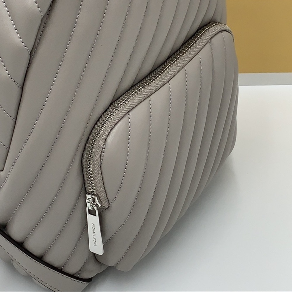 MICHAEL KORS ERIN MEDIUM BACKPACK PEARL GREY - Picture 12 of 16